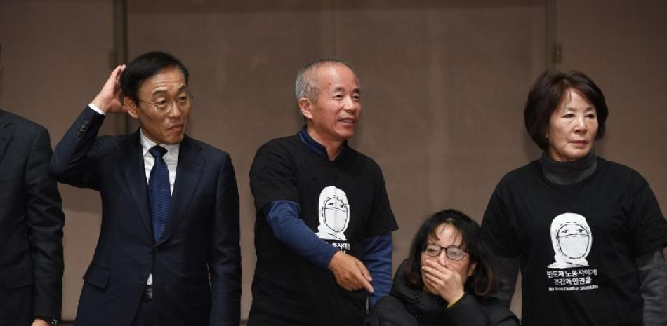 El Copresidente De Samsung Electronics Kim Ki Nam Posa Para Una Foto