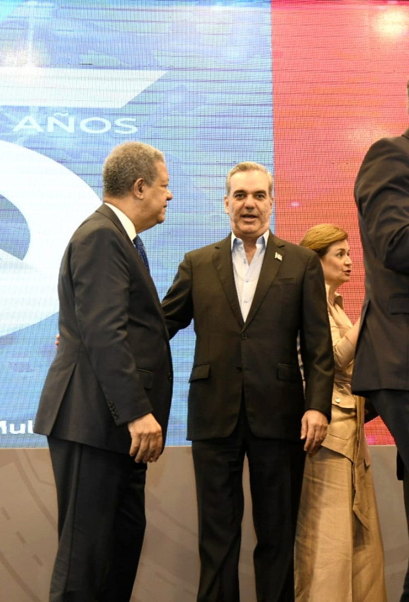 Leonel Fernández y Luis Abinader en la celebración del aniversario del