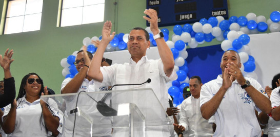 “He tenido aciertos y discrepancias con la administración que humildemente ayudé a ganar, por eso no se trata de cambiar de caballo, sino de cambiar de jinete”, expresó Guido Gómez Mazara, quien oficializó este domingo su candidatura a la presidencia por el Partido Revolucionario Moderno (PRM).