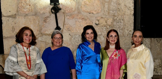 Rosanna Rivera, Cándida Mejía, María Amalia León, Lisette Trepaud Johnson y Karla Mayer.