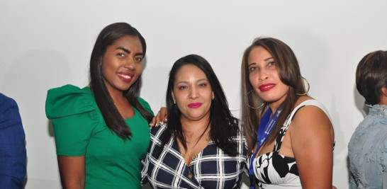Kenia Manzueta, Rosanna Santana y Amantina Amador.