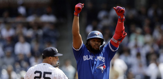 Vladimir Guerrero Jr luego de pegar un doble contra los Yankees el 22 de abril de 2023