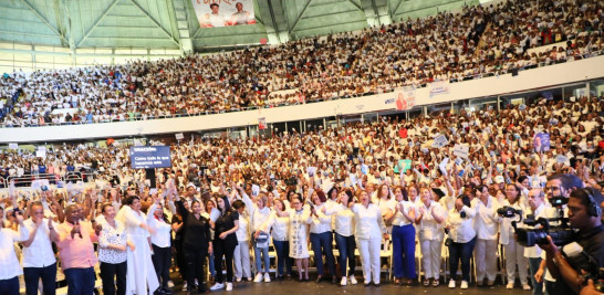 PRM juramenta directiva nacional del Frente de Mujeres Modernas