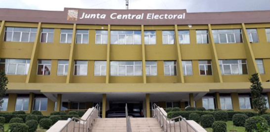A tan solo unas horas para que venza el plazo establecido por la Junta Central Electoral (JCE), solo seis partidos políticos han presentado el 20% de las candidaturas que serán reservadas en las demarcaciones del país.