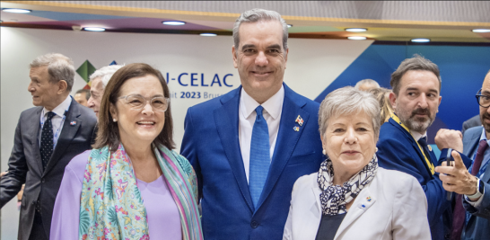 Encuentro entre el Presidente Luis Abinader Corona y la Secretaria de Relaciones Exteriores de México, Alicia Bárcena en la Cumbre EU-CELAC en Bruselas, Bélgica el pasado lunes.