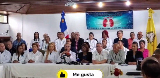 El presidente del Colegio Médico Dominicano, Rufino Senén Caba, y las Sociedades Médicas Especializadas han reiterado este martes su llamado a paro por 48 horas, ya que, según declararon, no han recibido respuestas por el Gobierno dominicano.<br /><br />https://listindiario.com/la-republica/sector-salud/20230808/cmd-seguira-llamado-paro-48-horas-silencio-gobierno_767298.html