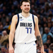 Luka Doncic tuvo un partido de 61 puntos, 22 rebotes y 10 asistencias para Dallas.
