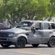 Un vehículo dañado en el lugar de un choque mortal cerca de una parada de autobús en Texas, ayer.