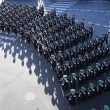 Soldados rusos marchan hacia la Plaza Roja para asistir a un ensayo general del desfile del Día de la Victoria en Moscú, Rusia, el domingo 7 de mayo de 2023.