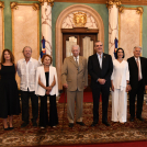 El escritor peruano, Mario Vargas Llosa y sus acompañantes,  fueron recibidos en el Palacio Nacional por el presidente Luis Abinader.