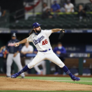 Tony Gonsolin silenció la ofensiva de los Padres a solo dos hits en las primeras seis entradas.