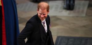 El príncipe Harry de Gran Bretaña, duque de Sussex, llega a la Abadía de Westminster en el centro de Londres.