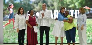 El Gobierno anunció la entrega del "Bono Madres 2023", el cual consiste en la entrega de un aporte de RD$ 1,500.00 pesos para un millón de dominicanas que viven en condiciones de vulnerabilidad, a propósito de la conmemoración nacional del Día de las Madres.