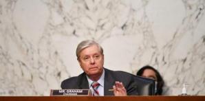 El senador Lindsey Graham asiste al cuarto día de audiencias de confirmación para la jueza nominada a la Corte Suprema Amy Coney Barrett en Capitol Hill, Washington, DC. Foto: Mandel Ngan-Pool/AFP.