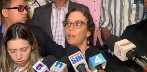 Dilia Leticia Jorge Mera habla con periodistas luego de sentencia que condena a Fausto Miguel