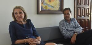 Clara Reid y Ramón Ernesto Morales, directivos de Acofave.