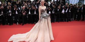Actriz Elle Fanning en su llegada al Festival de Cannes