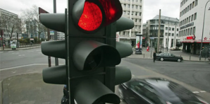 Los semáforos inteligentes estarán en 334 intersecciones de la capital.