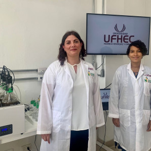 Las investigadoras Rosy Paletta, estudiante de segundo año del doctorado en Ciencias y Tecnologías de la Vida de la Universidad de la Calabria (UNICAL) de Italia y la Dra. Yessica Castro, investigadora de la UFHEC.