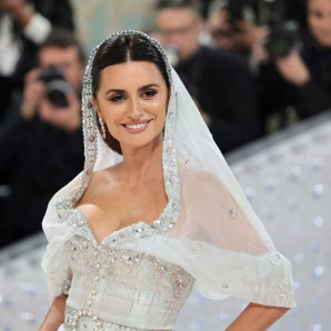 Penélope Cruz asiste a la Gala Met 2023 que celebra "Karl Lagerfeld: A Line Of Beauty" en el Museo Metropolitano de Arte el 1 de mayo de 2023 en la ciudad de Nueva York.