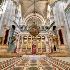 Interior de la Iglesia del Santo Sepulcro, en Jerusalén.