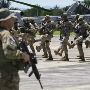 La policía fronteriza panameña asiste a una ceremonia de lanzamiento de la operación Escudo en Nicanor, provincia de Darién, ayer.