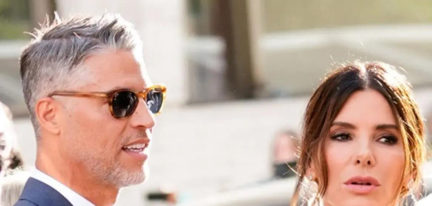 Bryan Randall y Sandra Bullock en una imagen de archivo. El fotógrafo murió el sábado a la edad de 57 años después de luchar contra la ELA.