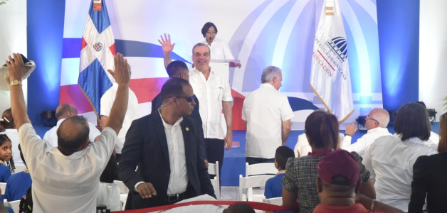 Presidente Luis Abinader durante el acto inaugural de la Escuela Felicia Amada Moreta en Los Guaricanos