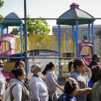 Nueva York aloja migrantes en gimnasios escolares y padres protestan