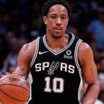 DeRozan anota 30, Spurs ganan