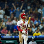 Stott remolca cinco, Filis superan a Bravos, Marcell Ozuna batea de 4-3