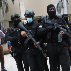 Agentes trasladan presos de alto riesgo renuncian por bajos salarios