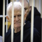 Condenan a ganador del Premio Nobel de la Paz a 10 años de cárcel en Bielorrusia