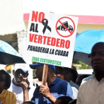 Con güira y tambora, residentes rechazan instalación de planta de tratamiento de residuos en La Cuaba