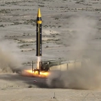 Irán presenta su misil en medio de preocupaciones