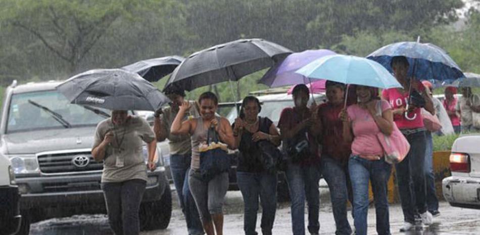 El COE llama a la prevención debido a una vaguada y una onda tropical.