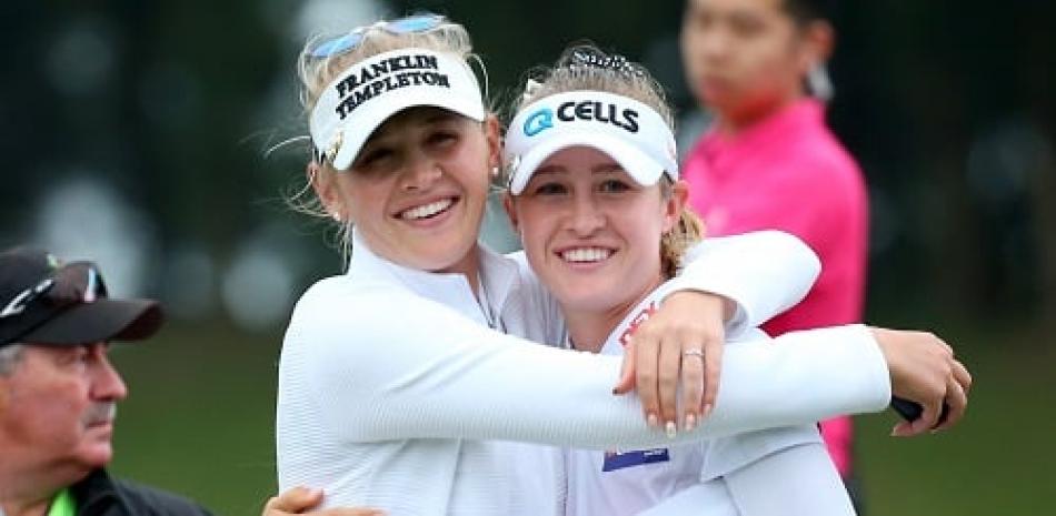 1.-Las hermanas Korda, Nelly (derecha) y Jessica, forman parte del equipo estadounidense de golf. (Estados Unidos) EFE/EPA/JOEY YU