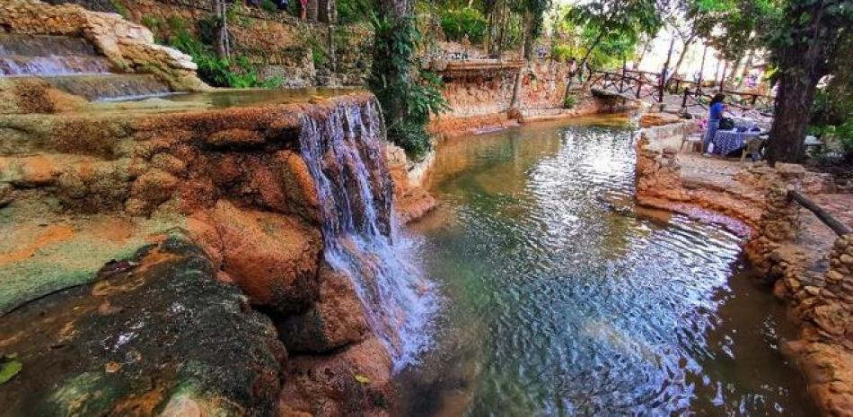 El balneario de Paraíso Caño Hondo se destaca por sus piscinas naturales y hermosas caídas de agua libre desde el río Jivales. FOTO CORTESÍA DE ISAAC RAMÍREZ