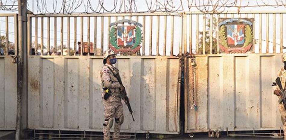 Las autoridades haitianas dispusieron el cierre de su paso fronterizo por el sepelio de Moise, mientras las dominicanas reforzaron la vigilancia en la línea limítrofe. AFP