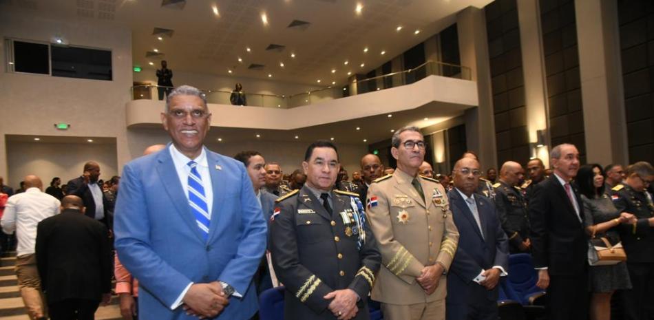 Ministrro de Interior y Policía, Chu Vasquez; Jefe de la Policía Nacional, Eduardo Albert Then y el ministro de Defensa Luciano Díaz Morfa en la tradicional eucaristia conmemorativa al 87 aniversario de la uniformada / Raul Asencio