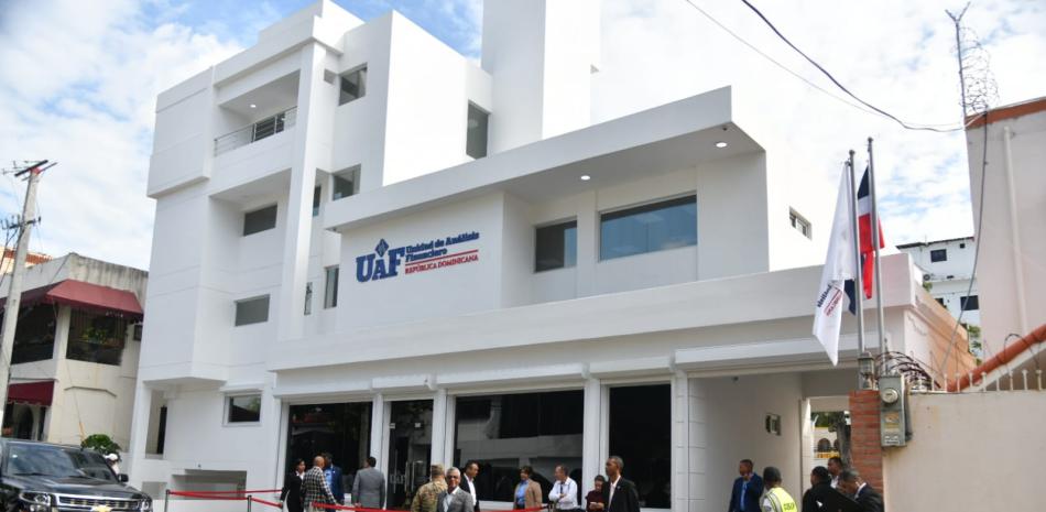 inauguración de una nueva unidad de Hacienda / Jose Maldonado