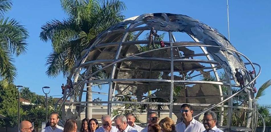 El presidente Luis Abinader encabeza el acto de inauguración del parque familiar “Plaza de la Diáspora Dominicana” en la avenida Abraham Lincoln. Glauco Moquete / LD
