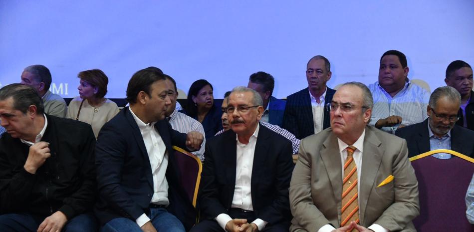 Danilo Medina Sánchez dijo presente y está sentado en la primera fila de la reunión. Jorge Martínez / LD
