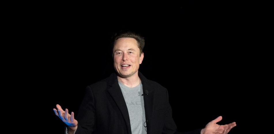 En esta foto de archivo tomada el 10 de febrero de 2022, Elon Musk habla durante una conferencia de prensa en las instalaciones de Starbase de SpaceX cerca de Boca Chica Village en el sur de Texas.

Foto: JIM WATSON / AFP