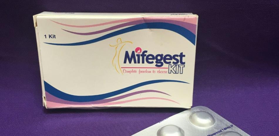 En esta foto de archivo tomada el 8 de mayo de 2020, cortesía de Plan C, se muestra un paquete combinado de tabletas de mifepristona (L) y misoprostol, dos medicamentos que se usan juntos, también llamados píldora abortiva.

Foto: Folleto / PLAN C / AFP