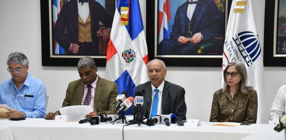 Viceministro de Acreditación y Certificación Docente, Frank D'Oleo, durante rueda prensa que ofreció el Ministerio de Educación.