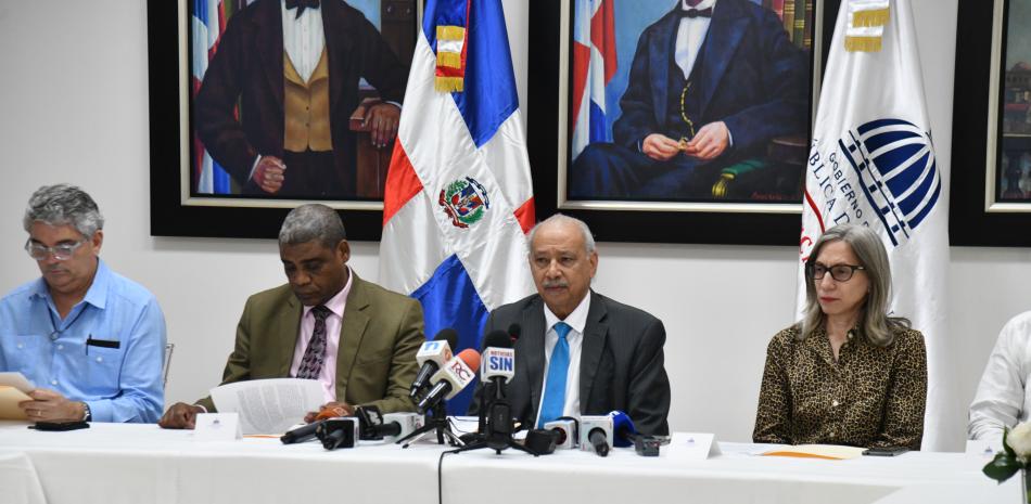 El viceministro de Educación, Frank D´Óleo, encabezó la presentación del informe sobre violencia en las escuelas públicas.