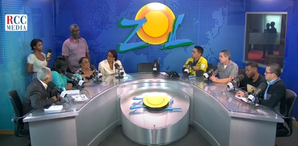 Alexander Montero junto a sus familiares al momento de entregarse a la Policía Nacional