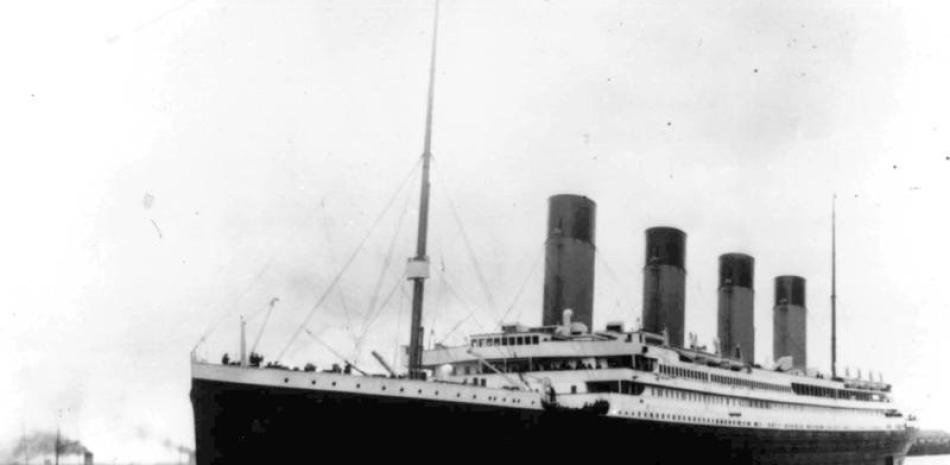 Fotografía de archivo del 10 de abril de 1912 del Titanic partiendo de Southampton, Inglaterra, en su último viaje.
