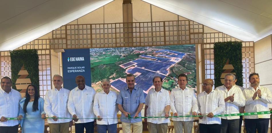 El presidente Luis Abinader inaugura el parque Solar Esperanza, que generará un estimado de 200,000 megavatios hora (MWh) anualmente
